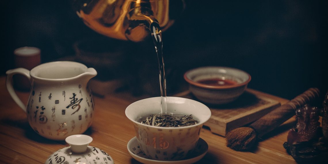 Minuman teh mengandung kafein