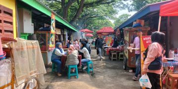 Penataan PKL di Kota Bandung dinilai positif. Sejumlah pihak merespon positf penataan pedagang kaki lima (PKL) oleh Pemerintah Kota Bandung di Kawasan Saparua, Alun-alun Bandung, dan Lapangan Saparua.