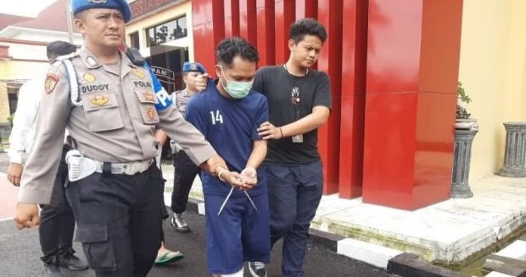 Parid Harja (27), pedagang cilor goreng di Kabupaten Bandung, ditangkap Satreskrim Polresta Bandung, setelah mencekik seorang pelajar hingga tewas.(Foto: Istimewa)