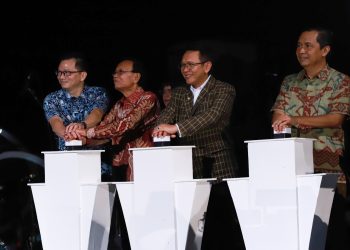 Pj Bupati Bekasi Dani Ramdan menghadiri pemecahan Rekor MURI (Museum Rekor Dunia Indonesia) Bola Dunia Terbesar di Kawasan Perumahan yang berlokasi di Millenia City Metland Cibitung, Desa Wanajaya Kecamatan Cibitung, pada Sabtu (27/01/2024) malam.