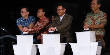 Pj Bupati Bekasi Dani Ramdan menghadiri pemecahan Rekor MURI (Museum Rekor Dunia Indonesia) Bola Dunia Terbesar di Kawasan Perumahan yang berlokasi di Millenia City Metland Cibitung, Desa Wanajaya Kecamatan Cibitung, pada Sabtu (27/01/2024) malam.