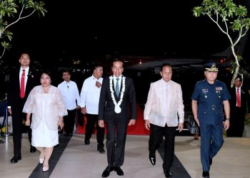 Presiden Jokowi tiba di Manila, Filipina, Selasa (10/01/2023). (Foto: BPMI Setpres)