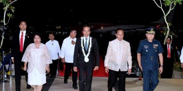Presiden Jokowi tiba di Manila, Filipina, Selasa (10/01/2023). (Foto: BPMI Setpres)