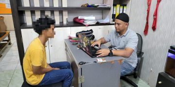 MR (18), tersangka pelaku pencabulan anak di bawah umur menjalani pemeriksaan Satreskrim Polres Sukabumi (Foto: Istimewa)