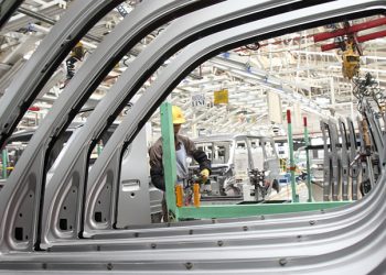 Penjualan mobil sepanjang 2023 menembus angka 1.005.802 unit. Angka ini turun 4 persen year on year (yoy) dari 2022.