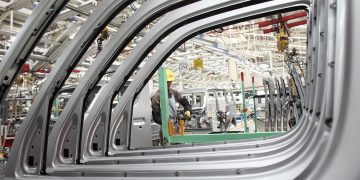 Penjualan mobil sepanjang 2023 menembus angka 1.005.802 unit. Angka ini turun 4 persen year on year (yoy) dari 2022.