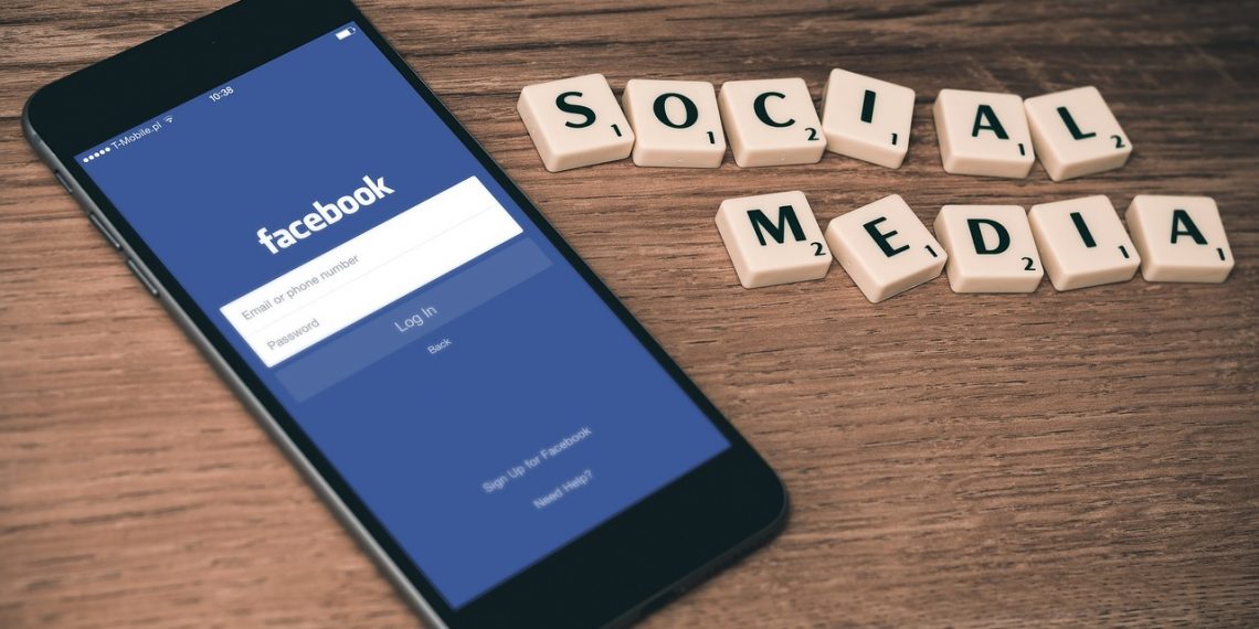 Cara tangka radiasi dari smartphone media sosial