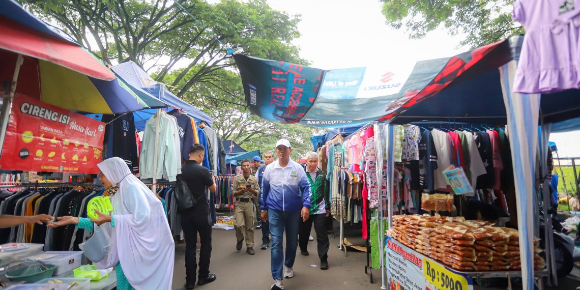 Saat memonitor kawasan Monju, Sekretaris Daerah Kota Bandung, Ema Sumarna memastikan adanya perbaikan dari aspek ketertiban. Hal tersebut meliputi penataan PKL dan kantong parkir yang kini lebih rapi.