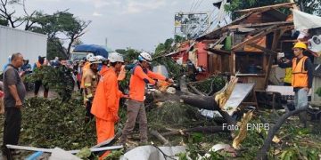 Bencana tornado di Jatinangor dan Cimanggung ditetapkan statusnya menjadi tanggap darurat, menurut rilis Pemkab Sumedang.