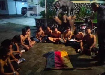 Pelajar anggota geng motor diamankan aparat Polsek Cisarua karena melakukan aksi ugal-ugalan bersepeda motor di jalan, Rabu (14/02/2024) malam.(Foto:Istimewa)