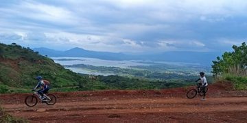 Jalan lingkar utara Sumedang akan dibangun kata Pj. Bupati Sumedang Herman Suryatman. Pj Bupati didampingi Pj Sekda, Camat, Kepala Dinas PUPR dan tokoh masyarakat masyarakat Cisitu melakukan sosialisasi rencana pembangunan Jalan Lingkar Utara untuk trase Karamat-Pasir Ringkik, di Aula Desa Situmekar, Kecamatan Cisitu, Kamis (22/2/024).