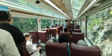 Jadwal KA Papandayan Garut-Jakarta terdiri dari 2 kelas layanan yaitu Kelas Eksekutif dan Kelas Ekonomi. Tarif KA Papandayan dibanderol dengan harga Rp315.000 untuk kelas eksekutif, dan Rp195.000 untuk kelas ekonomi.