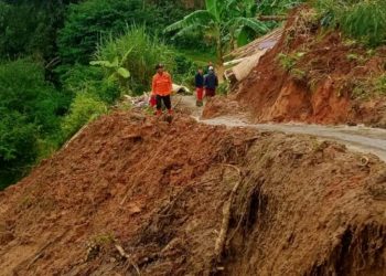 Longsor dan angin puting beliung terjang Kabupaten Garut