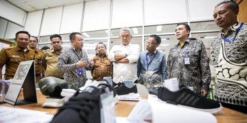 Pemerintah Kota (Pemkot) Bandung terus mendorong perkembangan dan pemulihan industri di Kota Bandung pasca pandemi covid 19, kata Pj Wali Kota Bandung, Bambang Tirtoyuliono . Sepatu