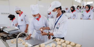 Kemenparekraf melalui enam Poltekpar yang ada di bawah naungannya akan membuka kesempatan bagi 3.860 calon mahasiswa untuk menjadi sumber daya manusia andal di sektor pariwisata tanah air.