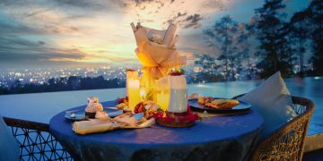 Swiss-Belresort Dago Heritage mengundang para tamu untuk jatuh cinta lagi di Hari Valentine, melalui pengalaman bersantap romantis di Swiss-Kitchen™ Restaurant atau The Plaza dan di tepi kolam renang di bawah taburan bintang.