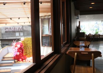 Samiya Cafe yang berlokasi di Jalan Trunojoyo No. 17 Kota Bandung. Kafe ini berkonsep homey yang nyaman disinggahi untuk menghabiskan waktu luang bahkan sambil meeting.