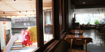 Samiya Cafe yang berlokasi di Jalan Trunojoyo No. 17 Kota Bandung. Kafe ini berkonsep homey yang nyaman disinggahi untuk menghabiskan waktu luang bahkan sambil meeting.