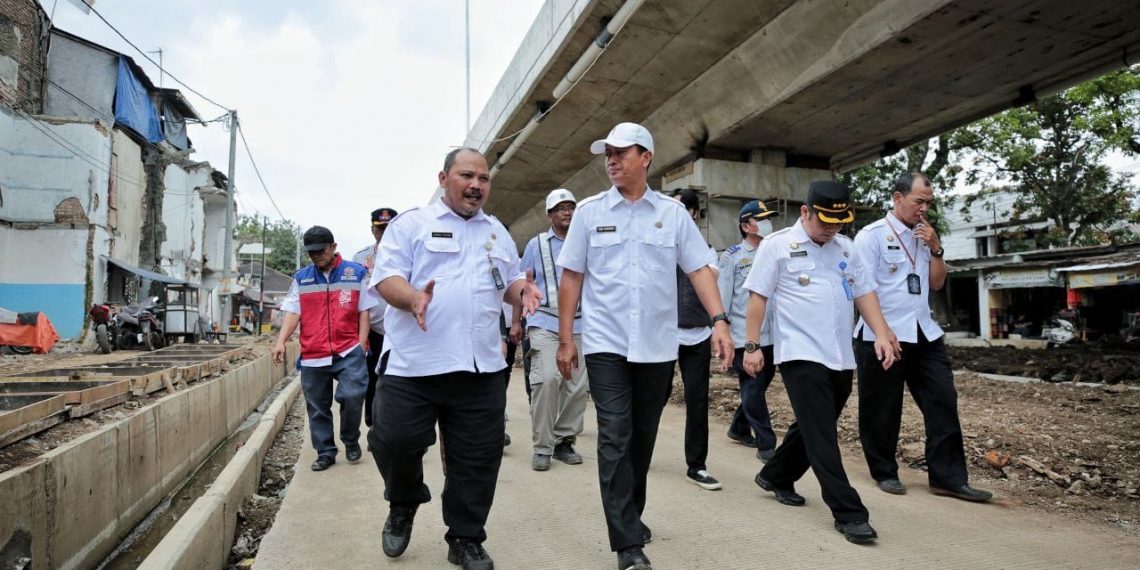 Pemerintah Kota (Pemkot) Bandung terus mendorong percepatan pembukaan operasional jalan layang (flyover) Ciroyom.