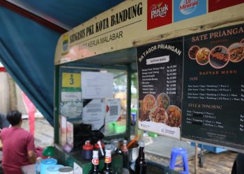 Street Food Valkenet Malabar. Tepatnya di Jalan Malabar, seputaran Taman Pers Malabar, Kecamatan Lengkong Kota Bandung. Kawasan kuliner tersebut merupakan binaan dari Satuan Tugas Khusus (Satgasus) Pedagang Kaki Lima (PKL) Kota Bandung. Kawasan ini masuk dalam zona hijau.