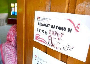 Akibat bencana banjir Sungai Cipelang, Ujungjaya, dua Tempat Pemungutan Suara (TPS) di Dusun Leuwi Awi, Desa Ujungjaya, Kecamatan Ujungjaya dialihkan lokasinya ke sebuah bangunan sekolah terdekat.
