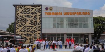 Presiden Joko Widodo resmikan Terminal Leuwipanjang Kota Bandung, Sabtu 3 Februari 2024. Sebelumnya, terminal tipe A yang menjadi salah satu ikon Kota Bandung ini telah diperbaiki sehingga tampak lebih rapi.
