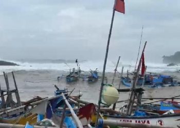 Badai angin kencang pantai rancabuaya