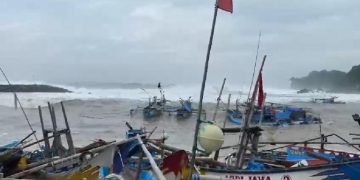 Badai angin kencang pantai rancabuaya