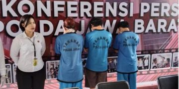 Tim penyidik Direktorat Reserse Kriminal Umum (Direskrimum) Polda Jawa Barat bersama Polres Banjar, mengungkap terang benderang kasus pembuhunan terhadap Indriana Dewi Eka Saputri alias Indri (24). Otak dari pembunuhan terhadap warga Cipinang, Jakarta Timur, yang jasadnya dibuang ke jurang, tepatnya di belakang Tugu Patung Gajah, Kota Banjar, Jawa Barat, dan ditemukan Minggu (25/02/2024) tersebut, adalah Devara Putri Prananda, Caleg DPR RI Daerah Pemilihan (Dapil) Jabar IX dari Partai Garuda.