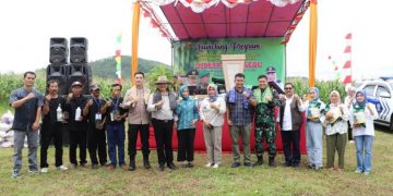 Penjabat (Pj) Garut, Barnas Adjidin, menghadiri Pembukaan Program Ketahanan Pangan dan Pengembangan Desa Wisata di Desa Tegalgede, Kecamatan Pakenjeng, Kabupaten Garut, Rabu (6/3/2024).