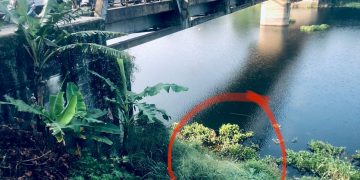 Seorang wanita terjatuh dari Jembatan Sasakbubur Kelurahan Mekarmukti Kecamatan Cihampelas Kabupaten Bandung Barat, Sabtu pagi (23/3/2024) pukul 06.30 WIB.