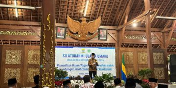 Ketua Majelis Ulama Kota Bandung, KH. Miftah Faridl berharap umat muslim melaksanakan ibadah pada bulan Ramadan dengan gembira. Hal itu sesuai yang dipesankan Rasulullah Muhammad SAW kepada umat muslim.