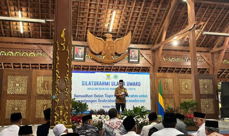 Ketua Majelis Ulama Kota Bandung, KH. Miftah Faridl berharap umat muslim melaksanakan ibadah pada bulan Ramadan dengan gembira. Hal itu sesuai yang dipesankan Rasulullah Muhammad SAW kepada umat muslim.