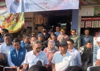 Menteri Perdagangan Zulkifli Hasan kunjungi Kabupaten Bandung untuk memantau kondisi pasokan sejumlah bahan kebutuhan pokok.