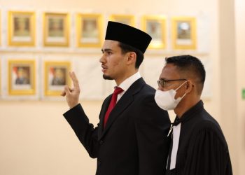 Nathan Tjoe-A-On resmi menjadi warga negara Indonesia (WNI). Kepastian ini setelah dirinya melakukan pengambilan sumpah dan janji pewarganegaraan di Kantor Imigrasi (Kanim) Kelas I Khusus TPI Soekarno Hatta, Senin (11/3).