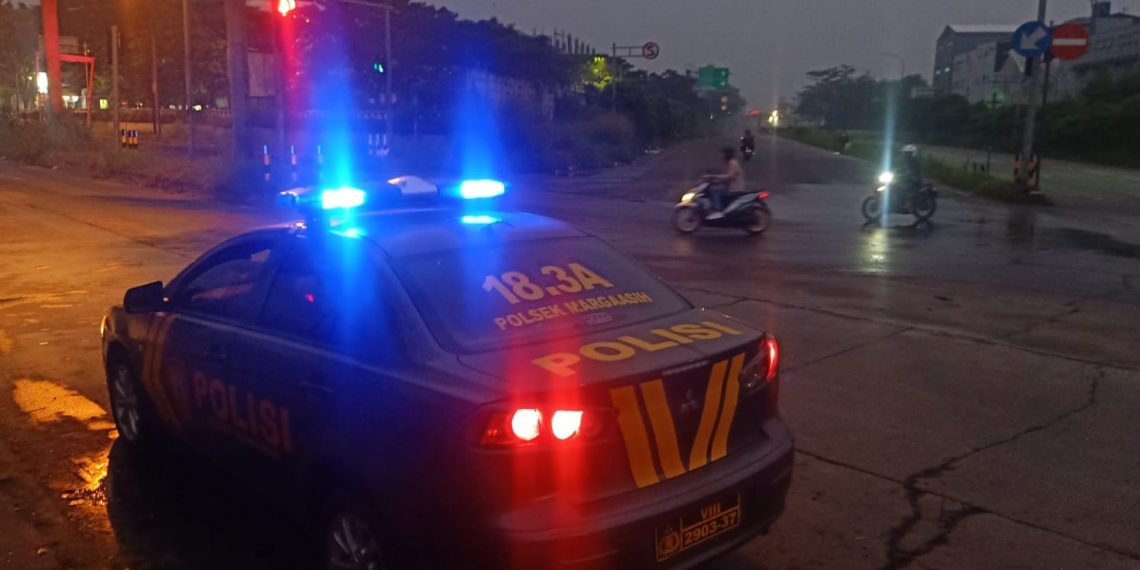 Patroli Polisi cegah balapan liar di Gerbang Tol Soroja di Marga Asih yang dikhawatirkan terjadi aksi balapan liar usai waktu sahur.