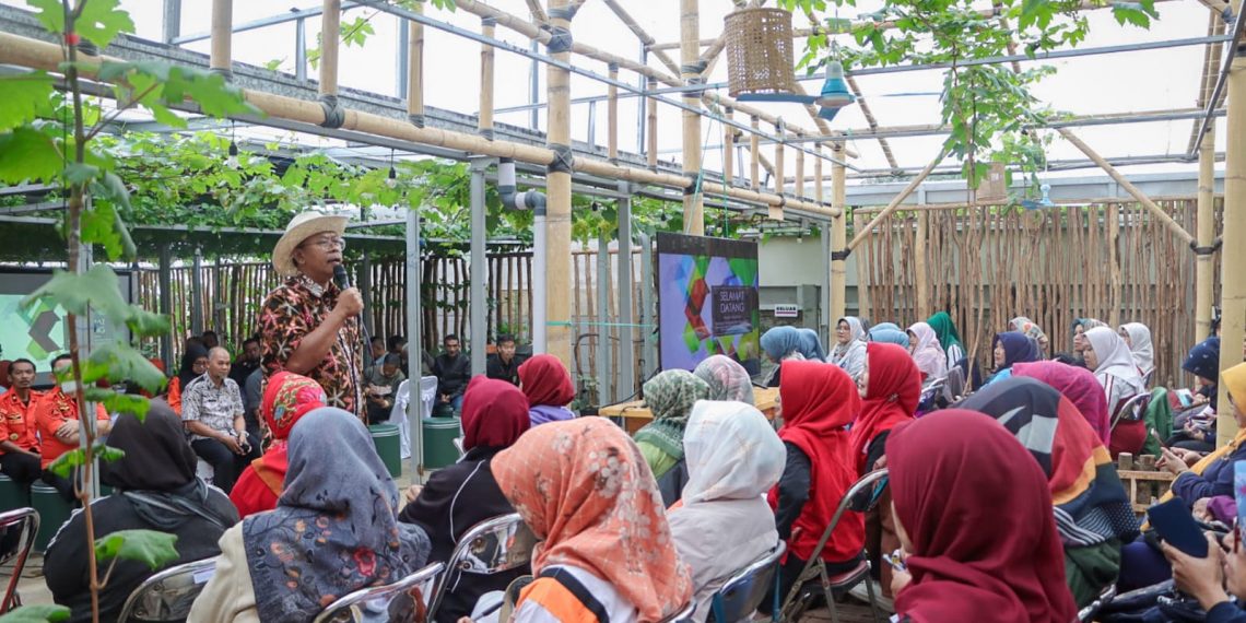 Badan Penanggulangan Bencana Daerah (BPBD) Kota Cimahi menggandeng kader PKK pada Pelatihan Keluarga Tanggap Bencana Alam. Lewat pelatihan tersebut, diharapkan dapat meningkatkan kapasitas dan pemahaman tanggap darurat bencana kaum ibu di wilayah masing-masing. Pelatihan diikuti 200 orang kader PKK perwakilan kelurahan se-Kota Cimahi. (FOTO: Humas Kota Cimahi)