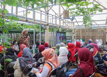 Badan Penanggulangan Bencana Daerah (BPBD) Kota Cimahi menggandeng kader PKK pada Pelatihan Keluarga Tanggap Bencana Alam. Lewat pelatihan tersebut, diharapkan dapat meningkatkan kapasitas dan pemahaman tanggap darurat bencana kaum ibu di wilayah masing-masing. Pelatihan diikuti 200 orang kader PKK perwakilan kelurahan se-Kota Cimahi. (FOTO: Humas Kota Cimahi)
