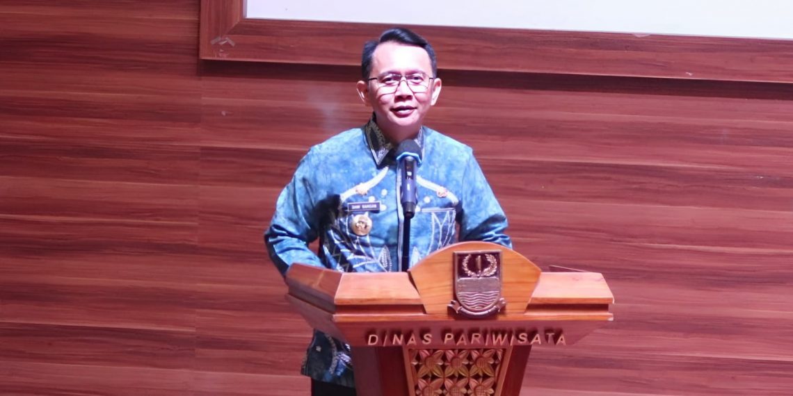 Pj Bupati Bekasi, Dani Ramdan menghadiri acara Project-Based Learning Pemkab Bekasi dan Universitas Pendidikan Indonesia (UPI) Bandung di Graha Pariwisata, Sertajaya, Kecamatan Cikarang Timur, pada Kamis (7/3/2024).