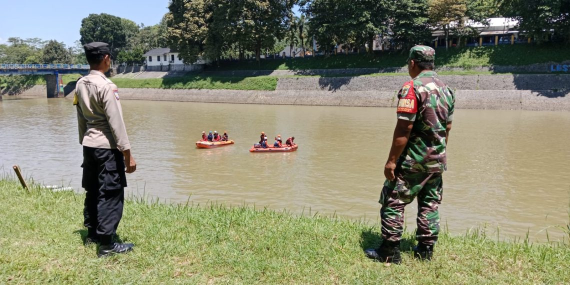 Pencarian pemuda terpeleset jatuh ke Sungai Citanduy Kota Banjar