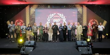 Sekretaris Daerah Kota Bandung, Ema Sumarna membuka Festival TJSL di Hotel Ultima Horison Bandung, Kamis 7 Maret 2024.