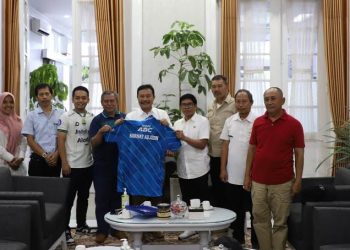 Pendirian Akademi Persib Garut direspons positif Penjabat (Pj) Bupati Garut, Barnas Adjidin.