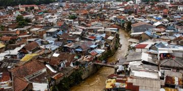 Aliran Sungai Cikapundung, yang menyeret tiga orang santri Pondok Pesantren (Ponpes) Nurul Huda, Rancabentang, Kota Bandung. Dua santri sudah berhasil ditemukan meninggal dunia, sementara seorang lagi bernama M. Rizky (15), masih dinyatakan hilang hingga upaya pencarian oleh Tim SAR resmi dihentikan.(Foto: Istimewa)