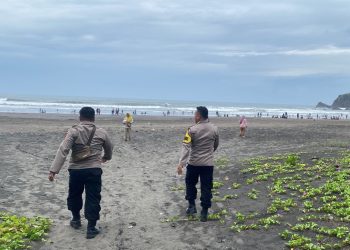 Pantai Karang Tawulan tasik