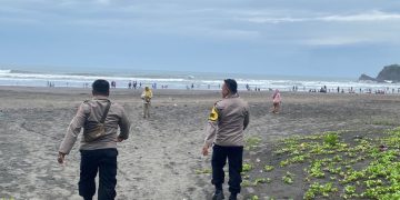 Pantai Karang Tawulan tasik