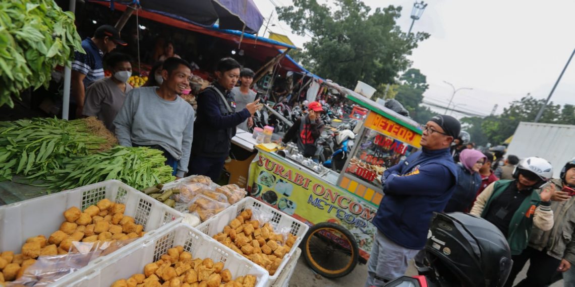 Sekretaris Daerah Kota Bandung, Ema Sumarna mengatakan, badan dan bahu jalan tidak boleh dijadikan lahan parkir. Untuk itu, ia menyebut parkir kendaraan akan didorong dan dipindahkan ke lahan eks puskesmas di dekat Pasar Kordon. Jam Operasional Pasar Tumpah