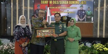 Pj Wali Kota Cirebon Agus Mulyadi menghadiri pisah sambut Danrem 063/Sunan Gunung Jati di Makorem 063/SGJ, Minggu (17/3/2024).