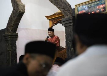 Penjabat (Pj) Bupati Garut, Barnas Adjidin, melaksanakan kegiatan Safari Ramadan di Masjid Besar Kecamatan Selaawi, Kabupaten Garut, Kamis malam (21/3/2024).