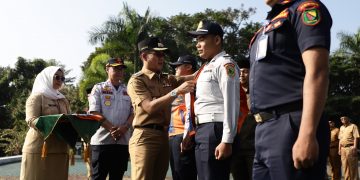 Bupati Bandung Dadang Supriatna mempimpin langsung pelaksanaan apel gelar pasukan sekaligus apel pagi Aparatur Sipil Negara (ASN).