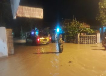 Bencana banjir landa kawasan Sukaresik Kota Tasikmalaya Kamis malam (25/4/2024). Kapolres Tasikmalaya Kota Joko Sulistiono